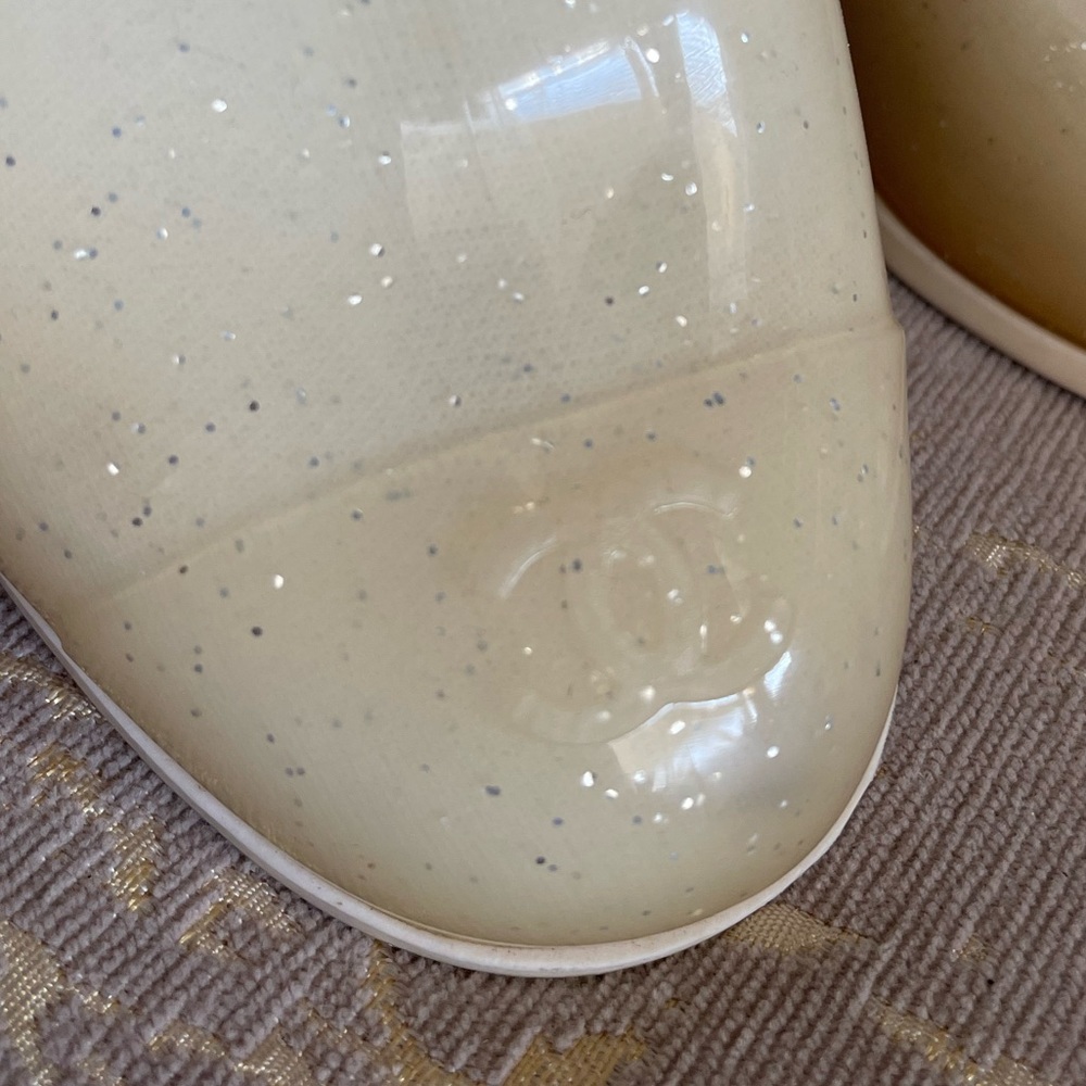 CHANEL Cream Winter & Rain Boots - Picture 3 of 10
